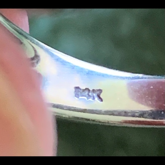 14 KT WHITE GOLD SAPPHIRE & DIAMOND RING - Picture 7 of 8